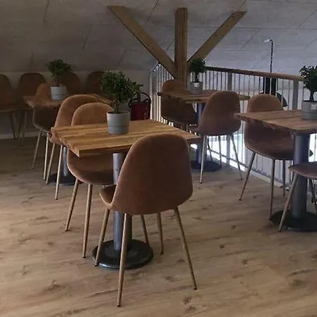 Godstrup - Cafe Og Restaurant Den Gamle Stald Frühstückspension