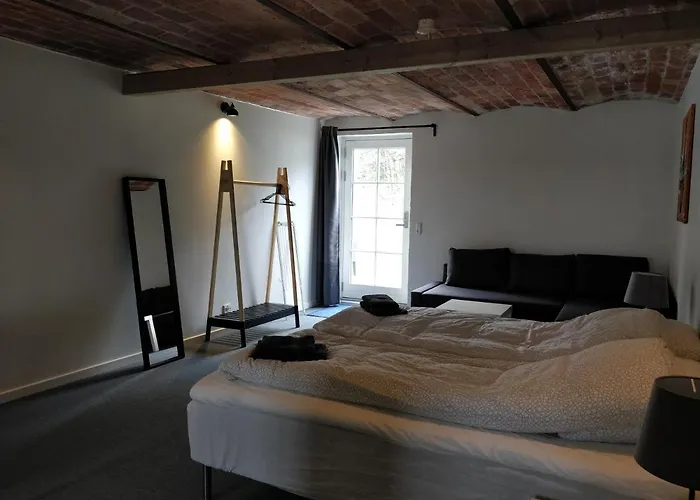 Godstrup - Cafe Og Restaurant Den Gamle Stald فندق مبيت وإفطار هيرنينغ